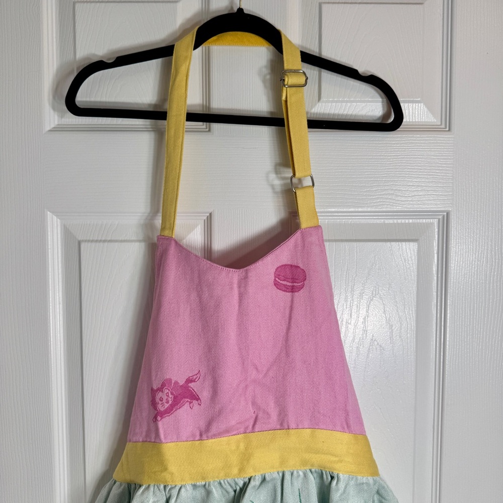 NWT. Disney Apron - Epcot France - Mickey And Minnie Paris Cafe. - Picture 2 of 16